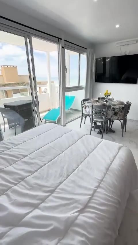 Cama y balcón de Estudio 2